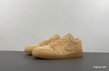 Hyperoad Jordan Vanilla “Pale Sand” SE Low 1 Air 0703